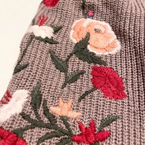 American Eagle Floral Embroidered V Neck Sweater Womens Size Medium - Picture 13 of 16